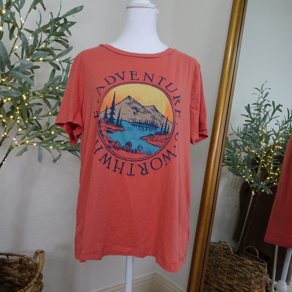 ADVENTURE MOUNTAINS GRAPHIC TEE